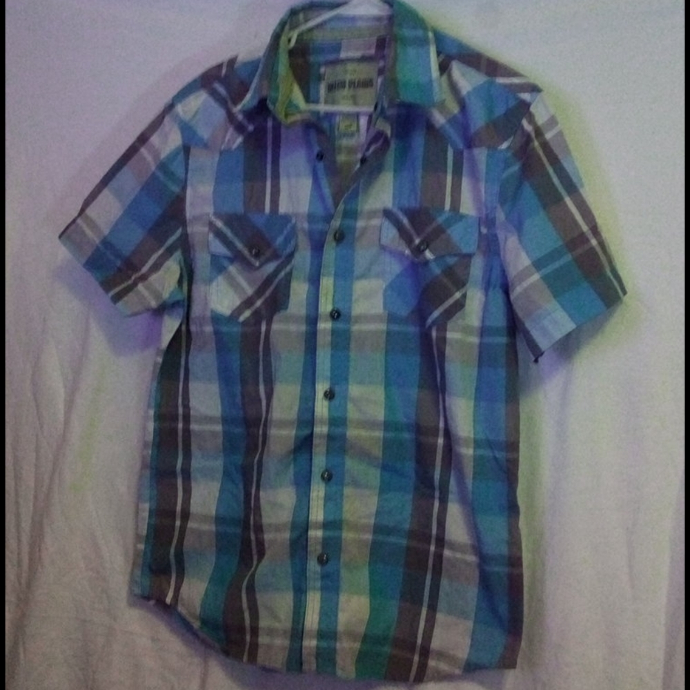 Short sleeve button up